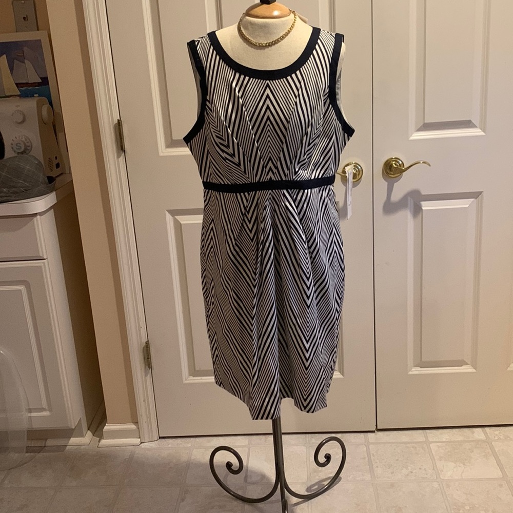 NEW w/ Tags -- Chic Navy/White Signature by Robbie Bee Dress -- Size 14